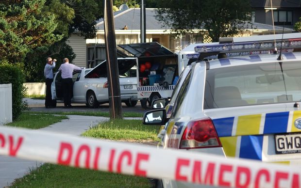 Police have cordoned off Glenvil Lane in Te Atatu, after the discovery of a body.