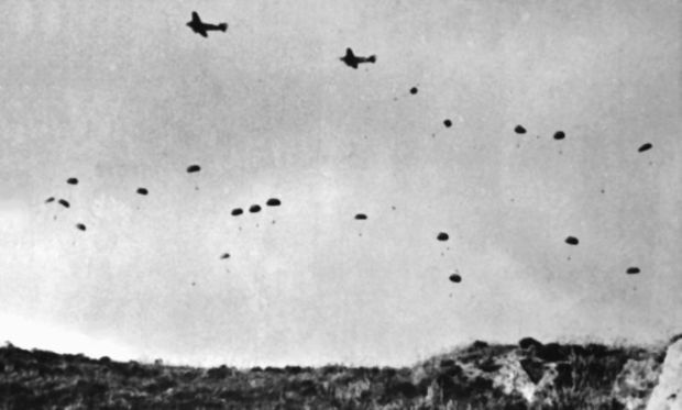 eight_col_German_paratroopers_jumping_From_Ju_52s_over_Crete.jpg