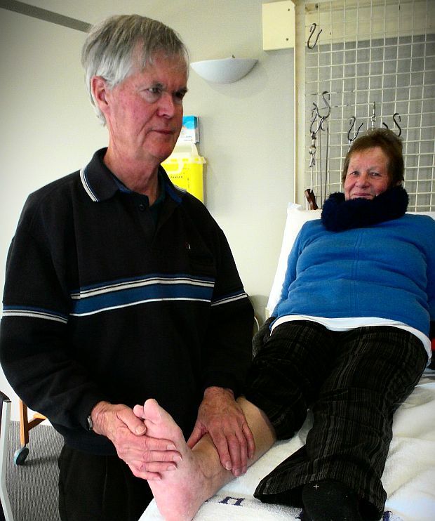 Motueka Physiotherapist Richard Hayward treating Sue Clarke