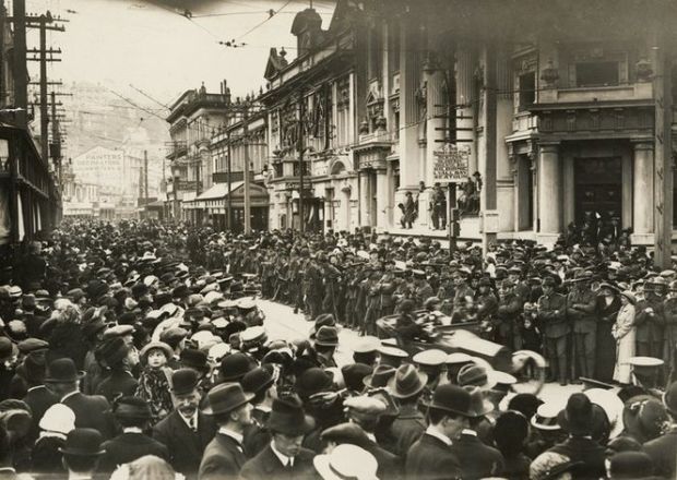 Crowd at a farewell procession Manners Street