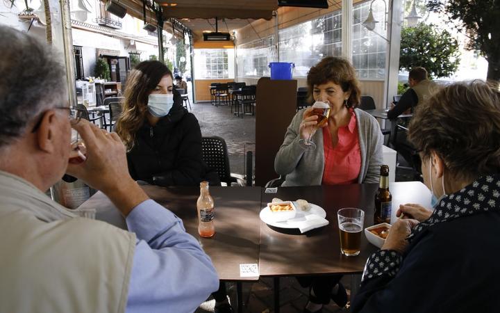 People in a restaurant in Granada on October 23, 2020. COVID-19 infections are increasing in Granada (Spain) and the Government of Andalusia decided to make wearing face masks mandatory
