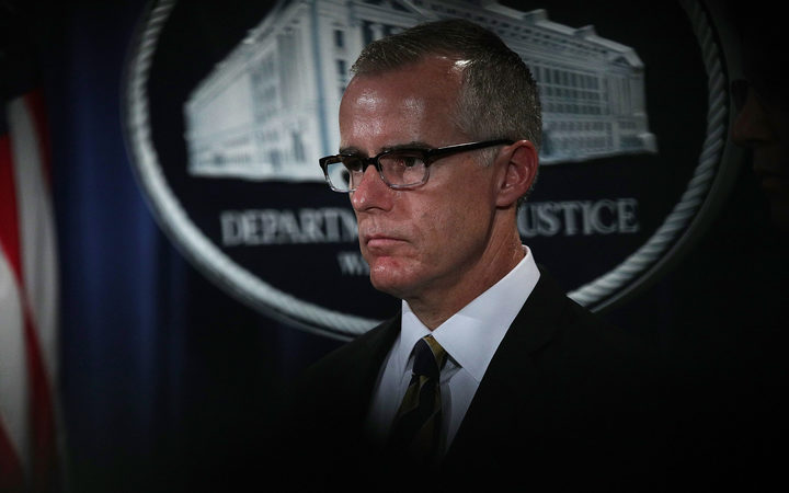 Andrew McCabe, who US President Trump accused of political bias, is stepping down, US media report.