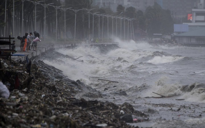 Î‘Ï€Î¿Ï„Î­Î»ÎµÏƒÎ¼Î± ÎµÎ¹ÎºÏŒÎ½Î±Ï‚ Î³Î¹Î± Category 4 Typhoon Mangkhut ripped northeast of Philippines Island