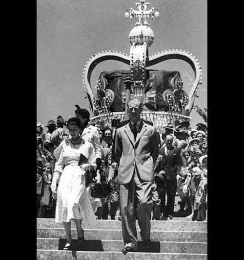 A huge crown dwarfs the royal couple as they walk down the steps in front of Nelson Cathedral January Courtesy Archives New Zealand Resize