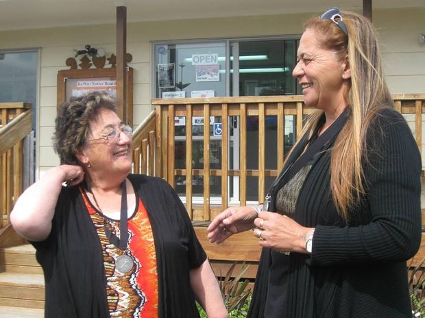 Rata Vine Copyright Rawiri Community House Liz Kiriona right and fellow medal recipient Lillian Cattell
