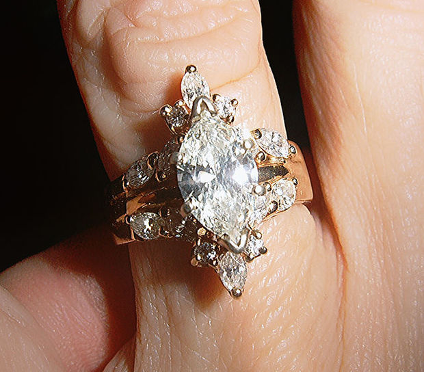 Diamond ring CC BY SA Azcolvin wiki