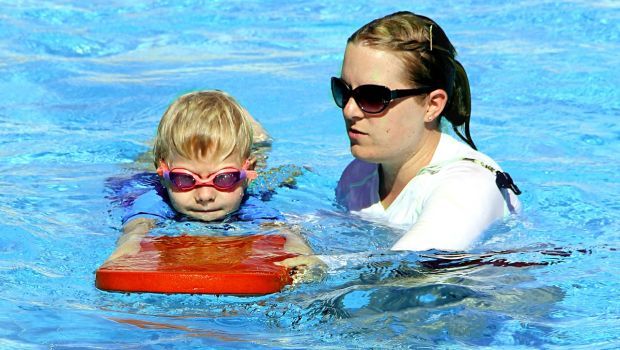 Swimming lesson PD pixabay