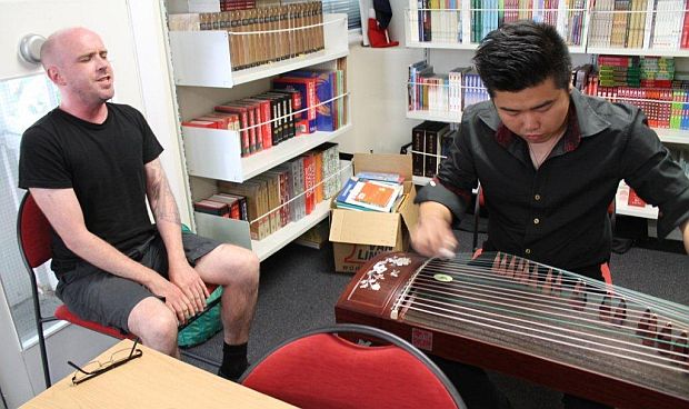 Johnny and Xi Yao improvise throat singing and guzheng